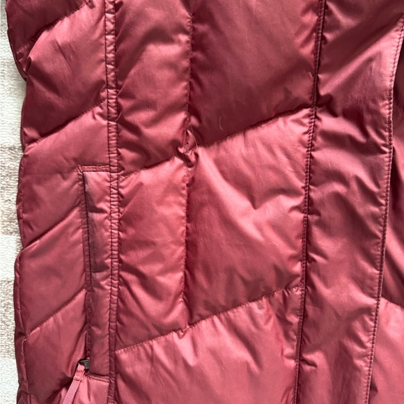 Patagonia Women's Puffer Jacket in Dark Ruby - Picture 5 of 6